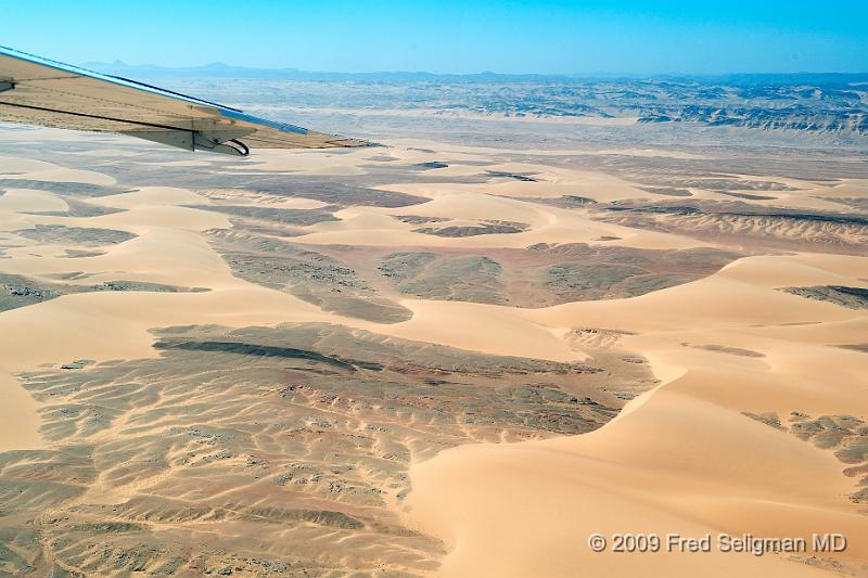 20090603_123151 D3 X1.jpg - The topography changes to dunes with a lighter color